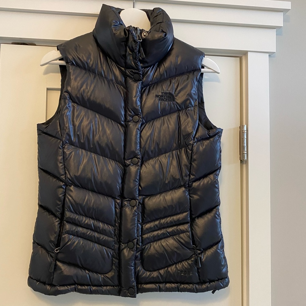 Black puffer north face vest - ladies